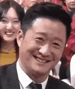 流言板]有爱瞬间！美媒晒比尔赛后将自己的球鞋送给场边的小球迷(图1)