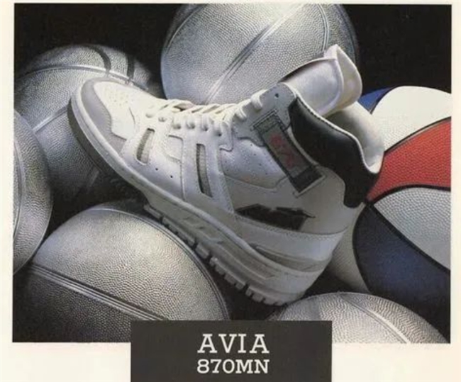 九游体育：跨越时代的脚步：AVIA如何用匠心与创新续写时尚传奇(图1)