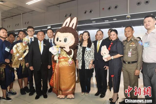 九游app入口：泰国华裔青年韩冰：中国潮玩如何促进文化交流？(图1)