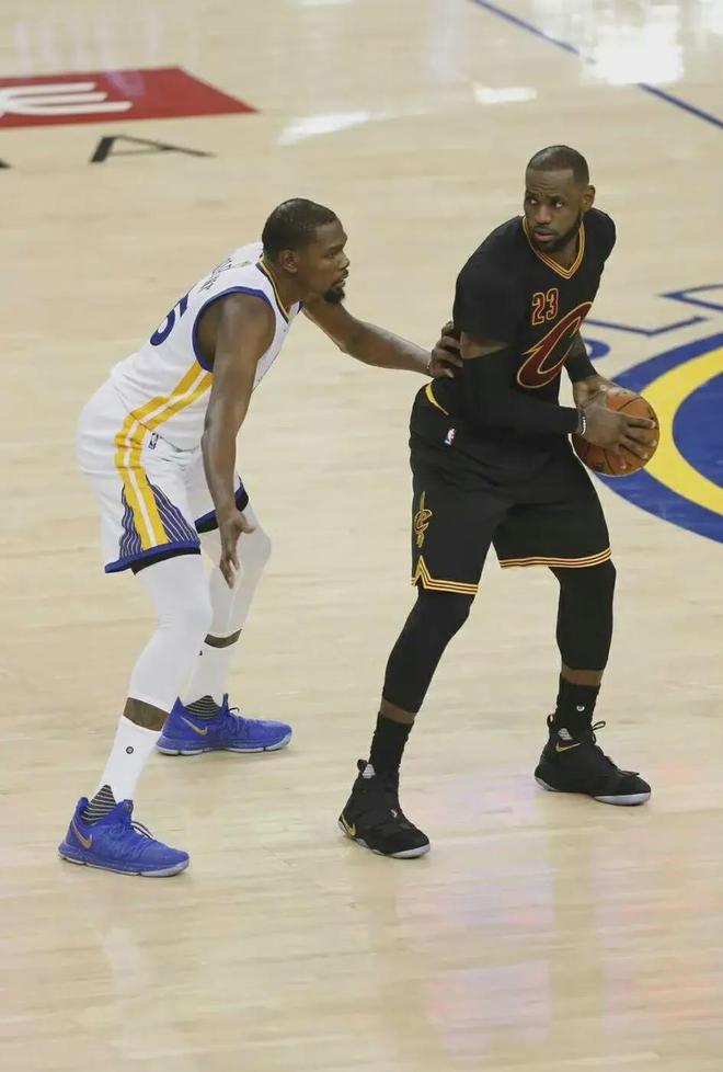 九游app入口：含金量拉满！NBA门面的最强战靴！