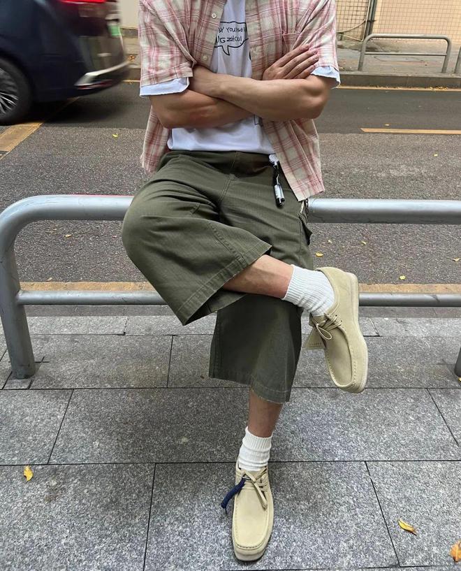 九游体育：上榜最热门单品的袋鼠鞋你get了嘛？(图2)
