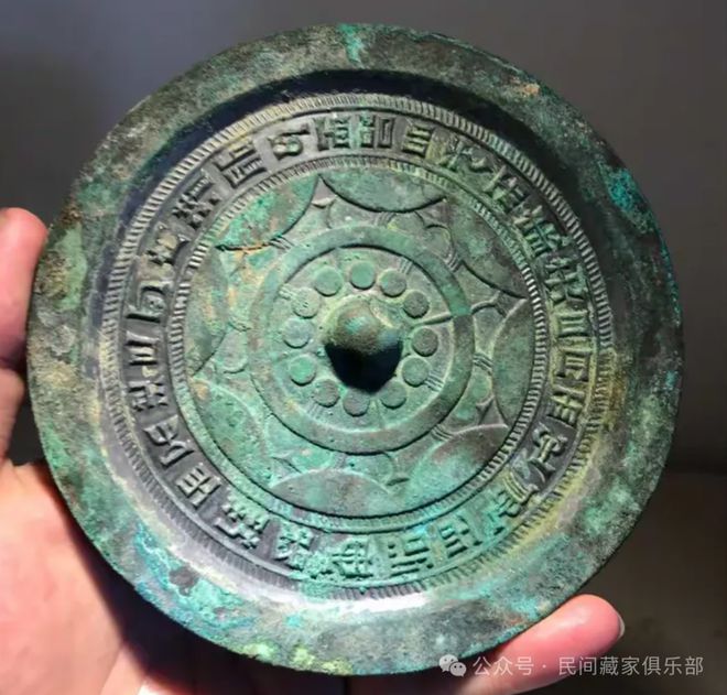 九游app：买进容易卖出难！多年收藏的古玩珍宝在年轻人眼里成了破铜烂铁(图2)
