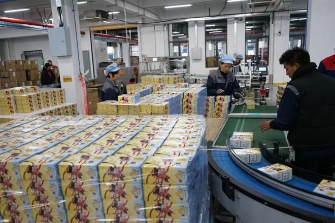 九游app入口：奥特曼卡生产商卡游推出哪吒主题卡牌国潮文化焕发新活力