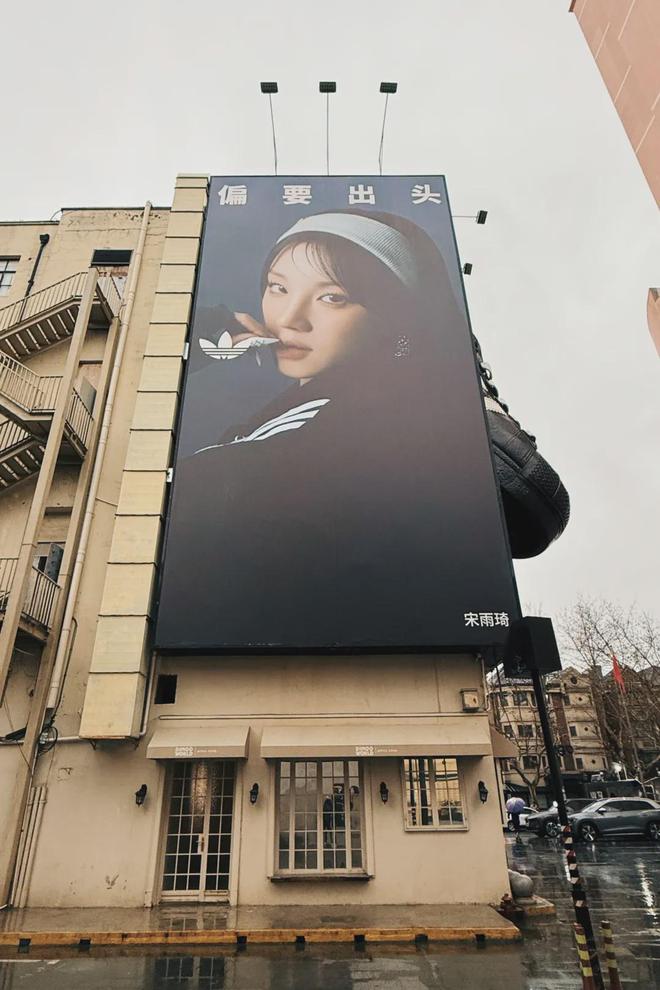 adidasOriginals在上海街头“搞事情”尺度有点大(图7)
