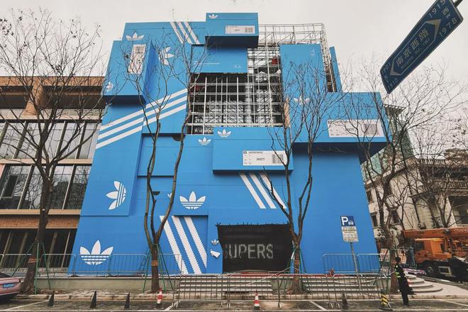 adidasOriginals在上海街头“搞事情”尺度有点大(图2)