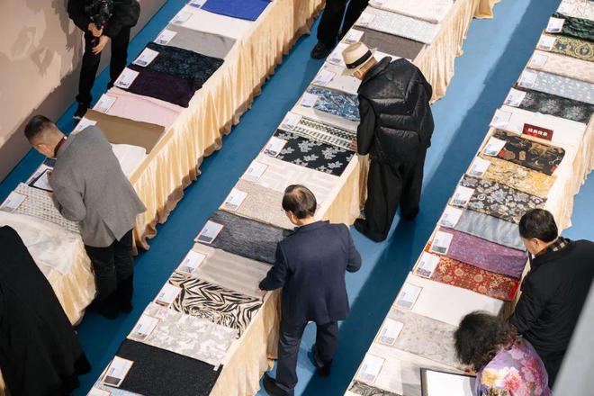 织锦为脉智造为翼！“锦韵潮城·许村杯”2025中国（海宁）时尚面料创新竞赛评审会成功举行(图2)