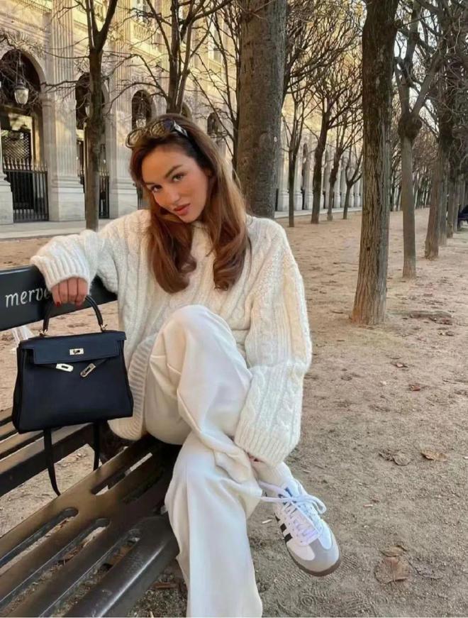 松弛感穿搭还是配运动鞋最时髦！(图5)
