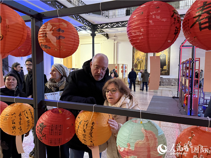 网连世界：在欧洲中国文化融入当地民众生活(图2)