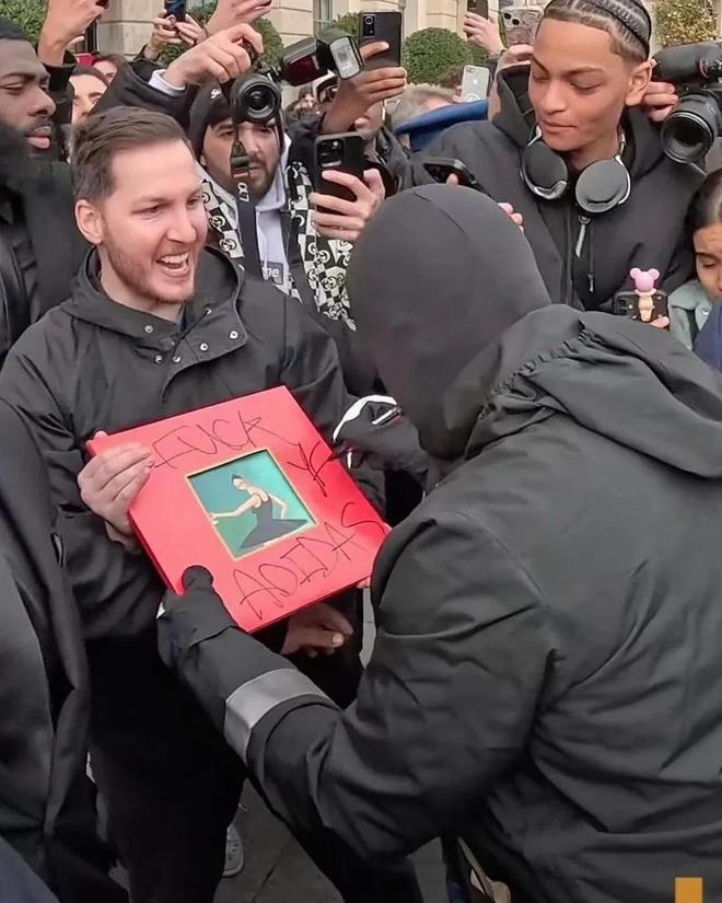 adidasYEEZY全售罄属于侃爷时代结束了？