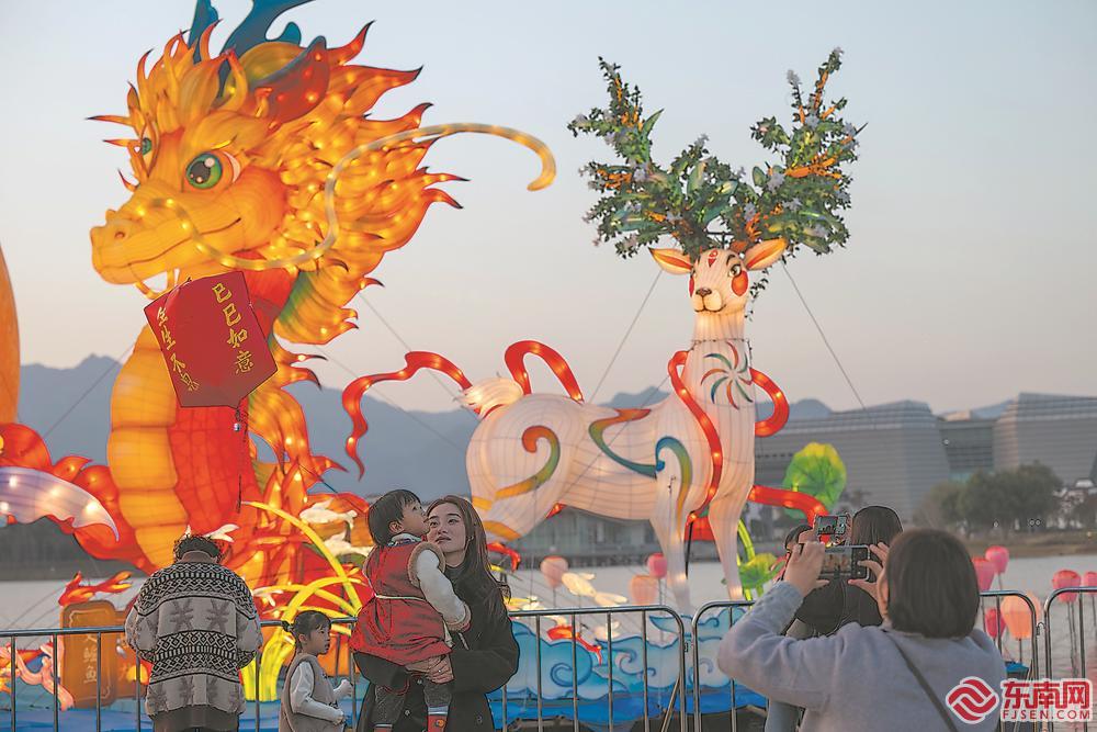 国潮花灯璀璨文化魅力绽放(图4)