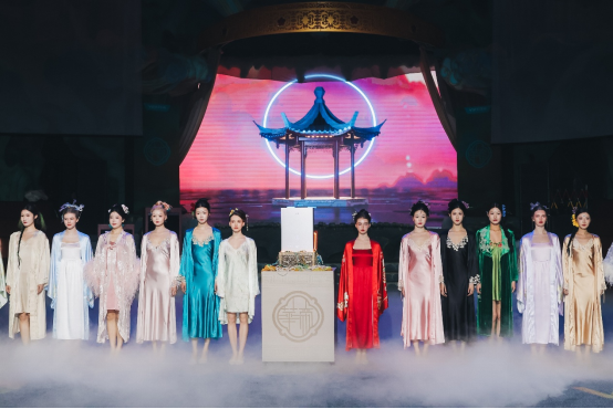 九游app入口：梦幻联动华帝以时代视角诠释新中式时尚健康生活方式(图4)