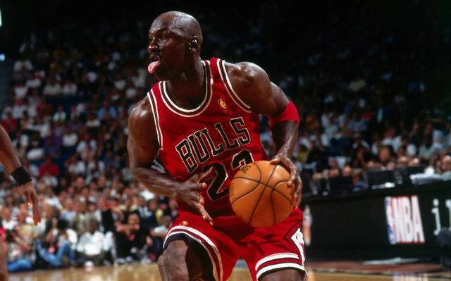 跨越时代的灯塔：NBA历史十大影响力巨星启示录(图3)