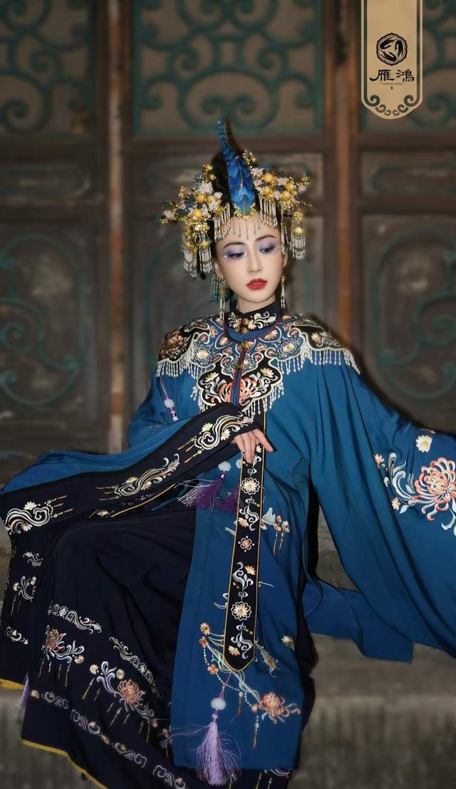 九游app入口：消费热年味浓丨这些年轻人让潮流消费更“新”更“潮”(图3)