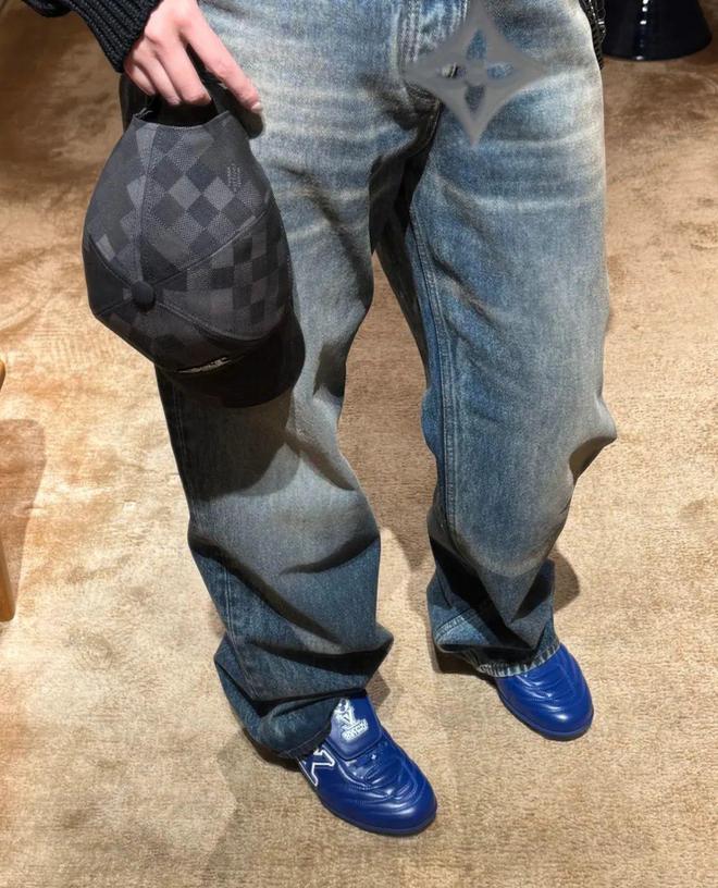 Lisa、王嘉尔加持LV潮鞋出圈！Rihanna、NewJeans联名款释出(图4)