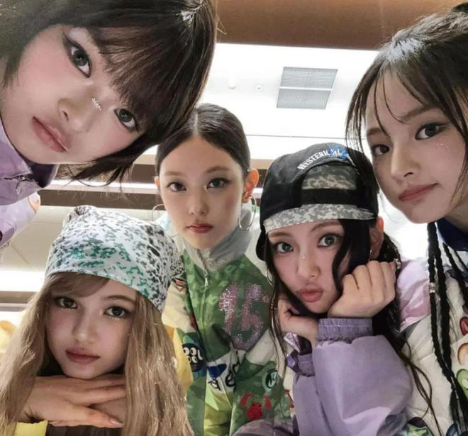 Lisa、王嘉尔加持LV潮鞋出圈！Rihanna、NewJeans联名款释出(图17)