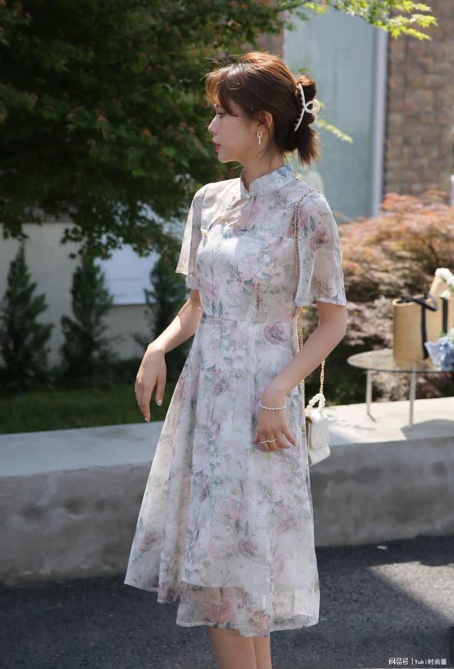国潮正流行盘点那些“国风”时尚套装让你化身古典少女(图2)