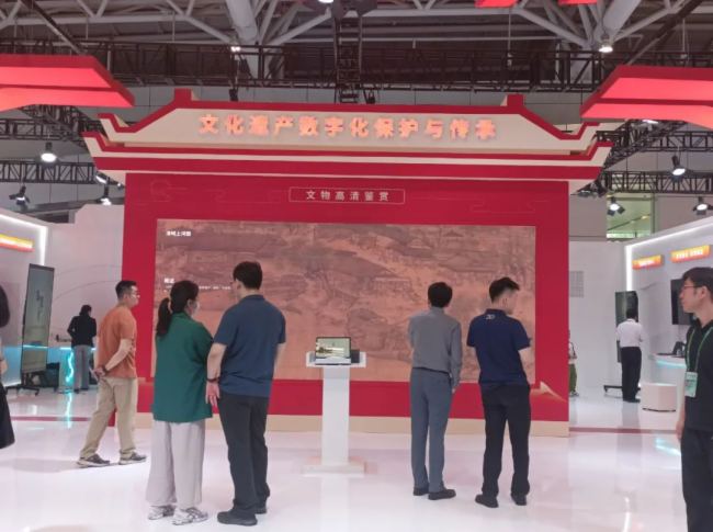 数字中国直击：国家文化和旅游部、多省市领导莅临展位指导丨洲明光显创新成果集中亮相