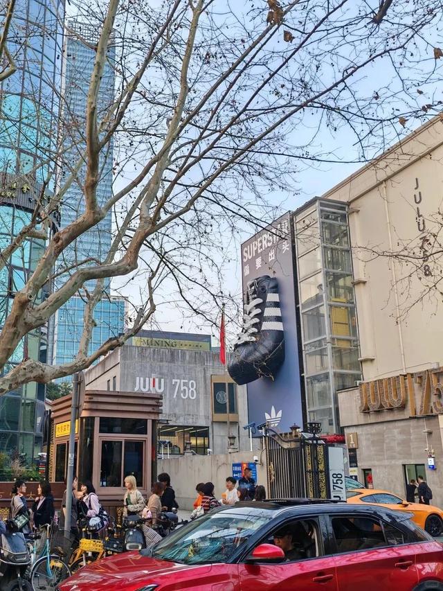 九游体育：Adidas品牌首个“贝壳头街区”就在静安永源路！(图3)