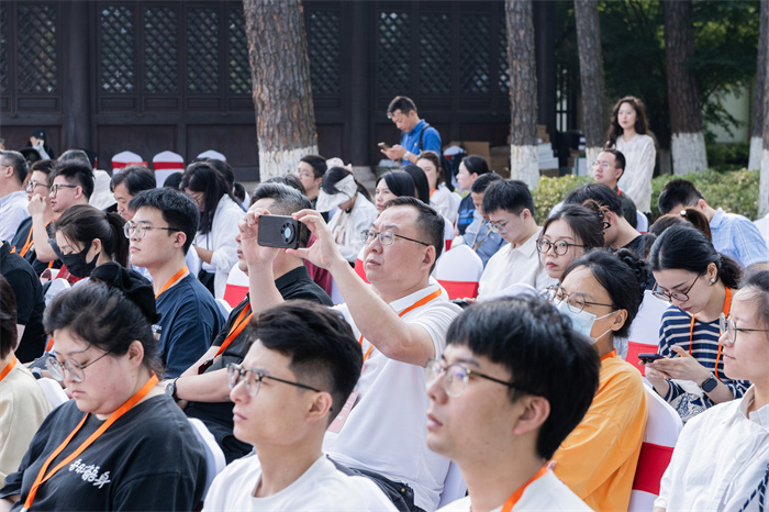 第二届“红靴奖”中国国际鞋类设计大赛招赛宣传推介活动在温启幕(图9)