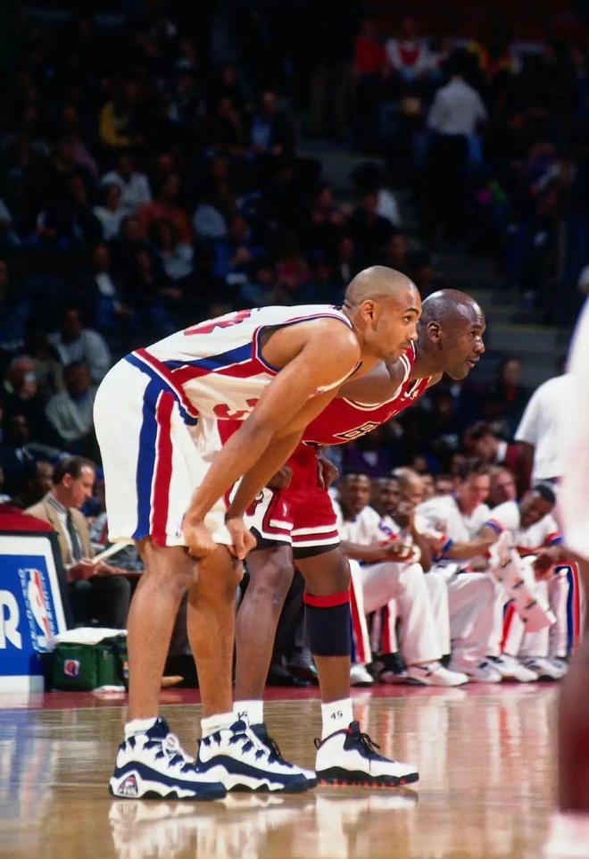 九游app：巅峰之作！卖出150万双！力压AJ(图4)