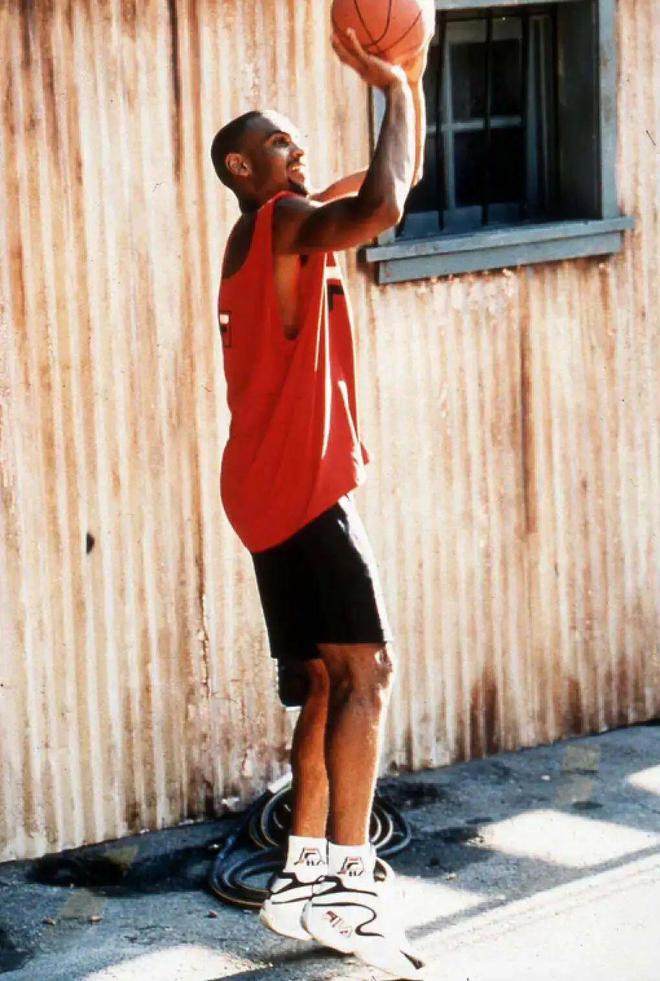 九游app：巅峰之作！卖出150万双！力压AJ(图7)