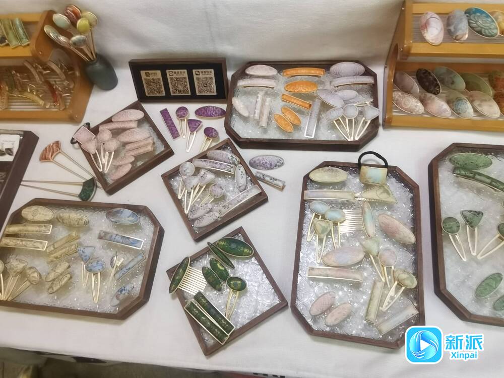 潍坊凤溪地万物集夜市“宋锦”文创受欢迎引领国潮新风尚(图2)