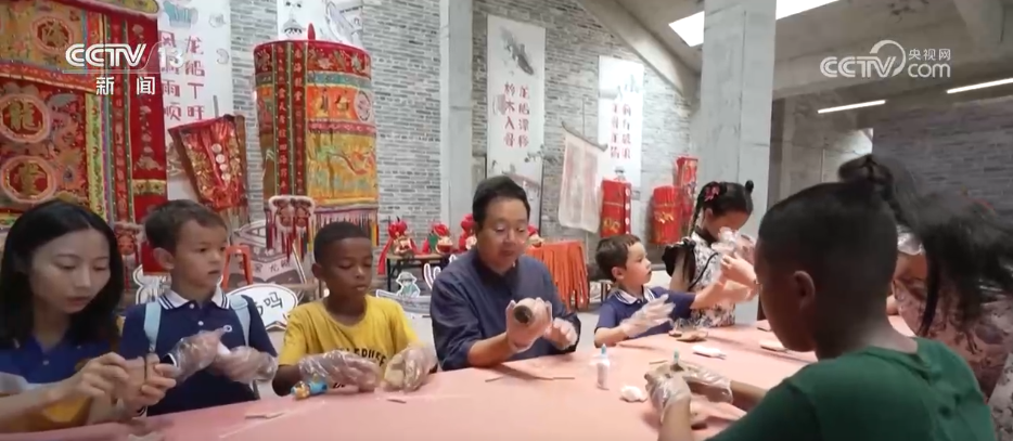 九游体育：“端午经济”热气腾腾中国龙舟文化“划”向全世界(图4)