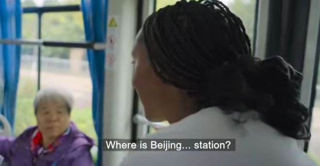 BBC真人秀来中国拍摄引热议！情侣选手三蹦子车后接吻母子选手滞留了36个小时才出北京(图6)
