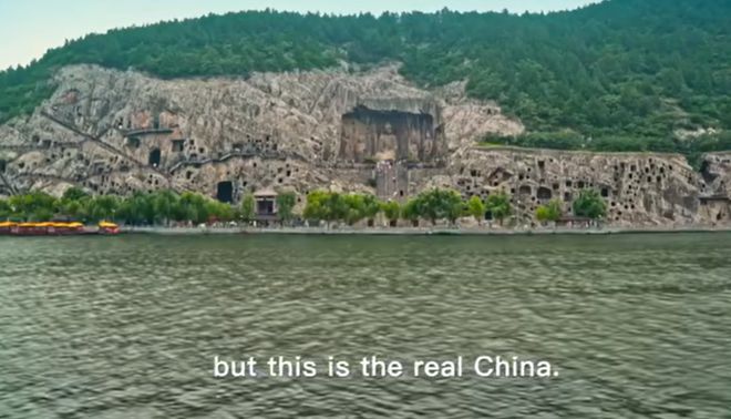 BBC真人秀来中国拍摄引热议！情侣选手三蹦子车后接吻母子选手滞留了36个小时才出北京(图10)