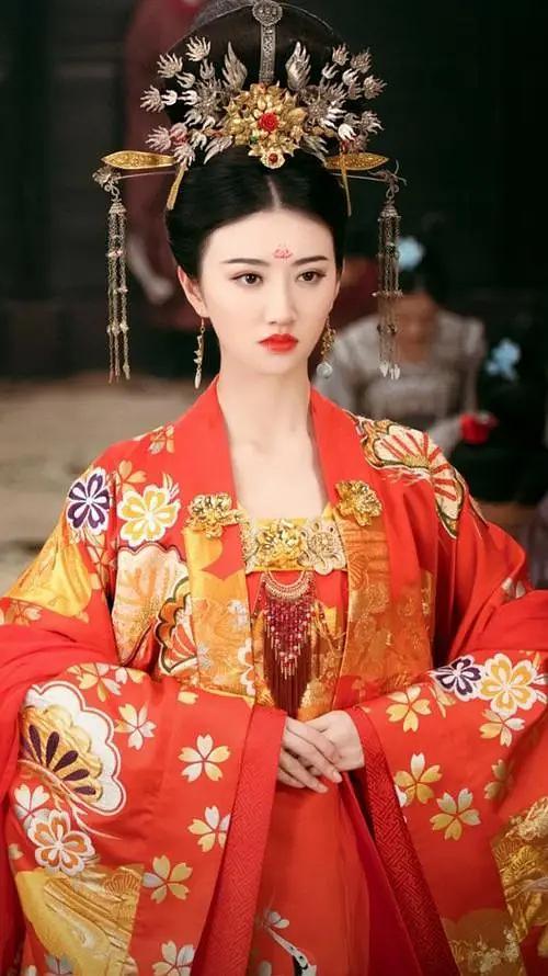 霓裳羽衣与潮流时装：唐朝眼中的当代时尚风云变幻(图8)