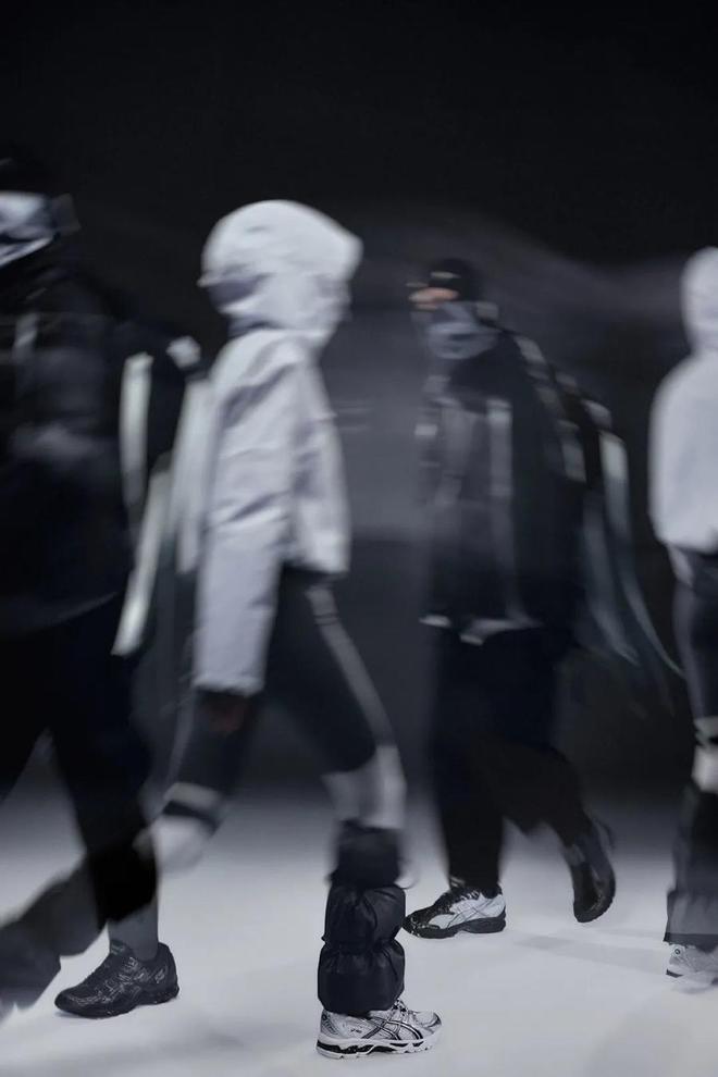 银色老头鞋年轻人抢“疯”了？(图3)