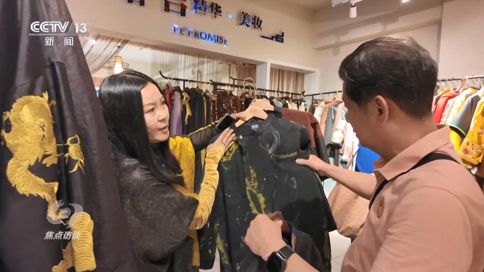 九游体育：焦点访谈｜“新中式”引领国潮新风尚千年织锦织出锦绣未来(图8)