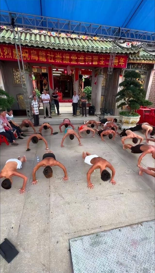 九游app：端午剩1天猎德村的天先塌了3条龙舟翻2条原因出在闺女身上(图3)