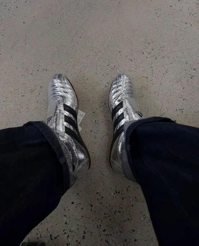 当「液态银」成春夏潮人招牌色这4双sneakers值得一冲！(图19)