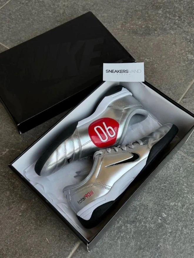 当「液态银」成春夏潮人招牌色这4双sneakers值得一冲！(图25)