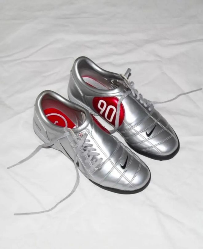 当「液态银」成春夏潮人招牌色这4双sneakers值得一冲！(图20)