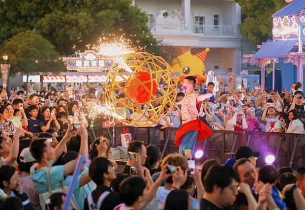 九游app入口：上海欢乐谷即将启动焕新工程将引入亚洲首台站立式过山车