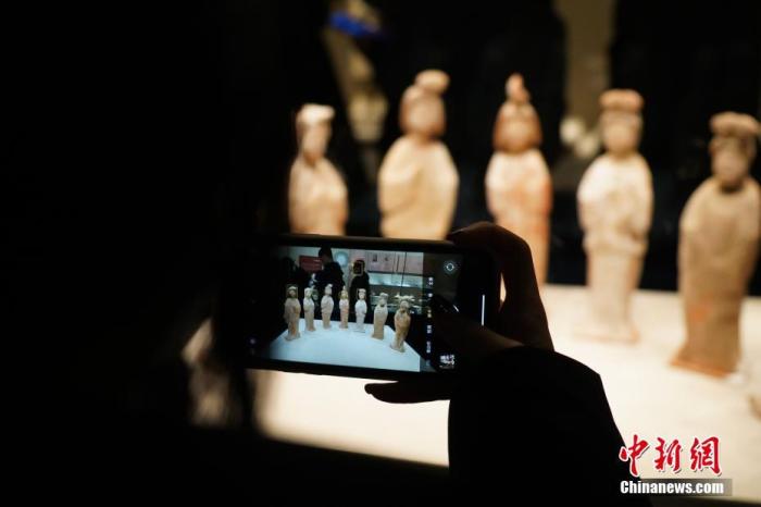 从“唐宫夜宴”到“只此青绿”传统文化如何讲述“何以中国”？