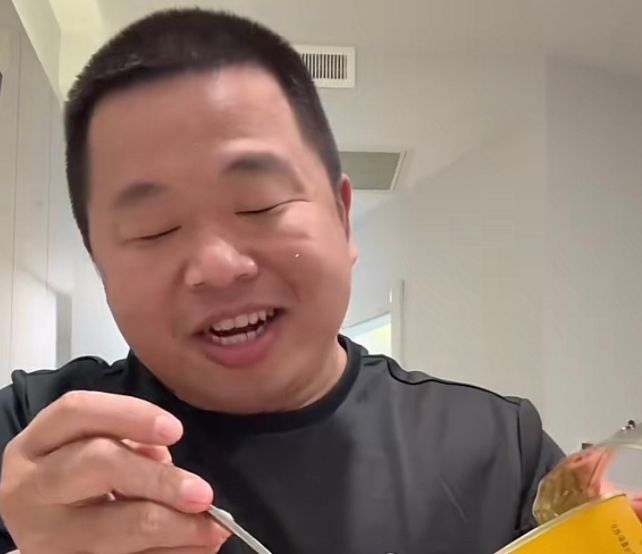 九游app入口：蓝战非称已被踢出家族他们觉得自己的成就是吸走祖上所有运气(图2)