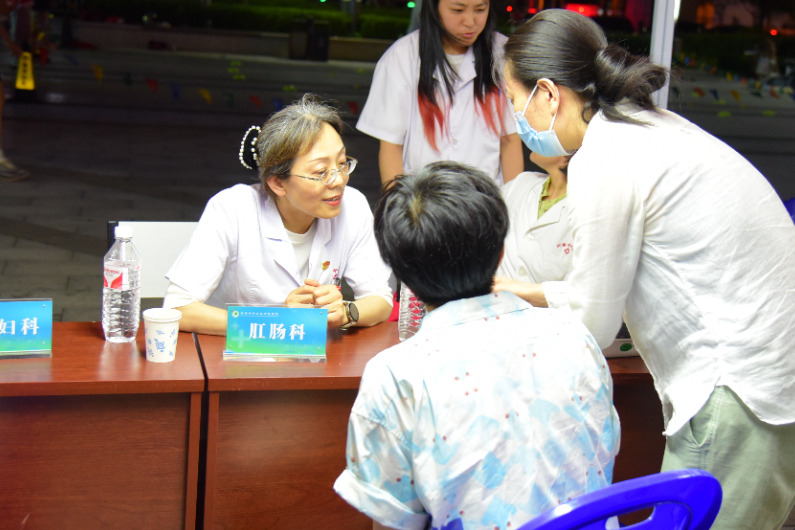 九游体育：青島即墨：“煙火氣”邂逅“本草香”！中醫藥文化夜市掀起養生新潮流(图4)