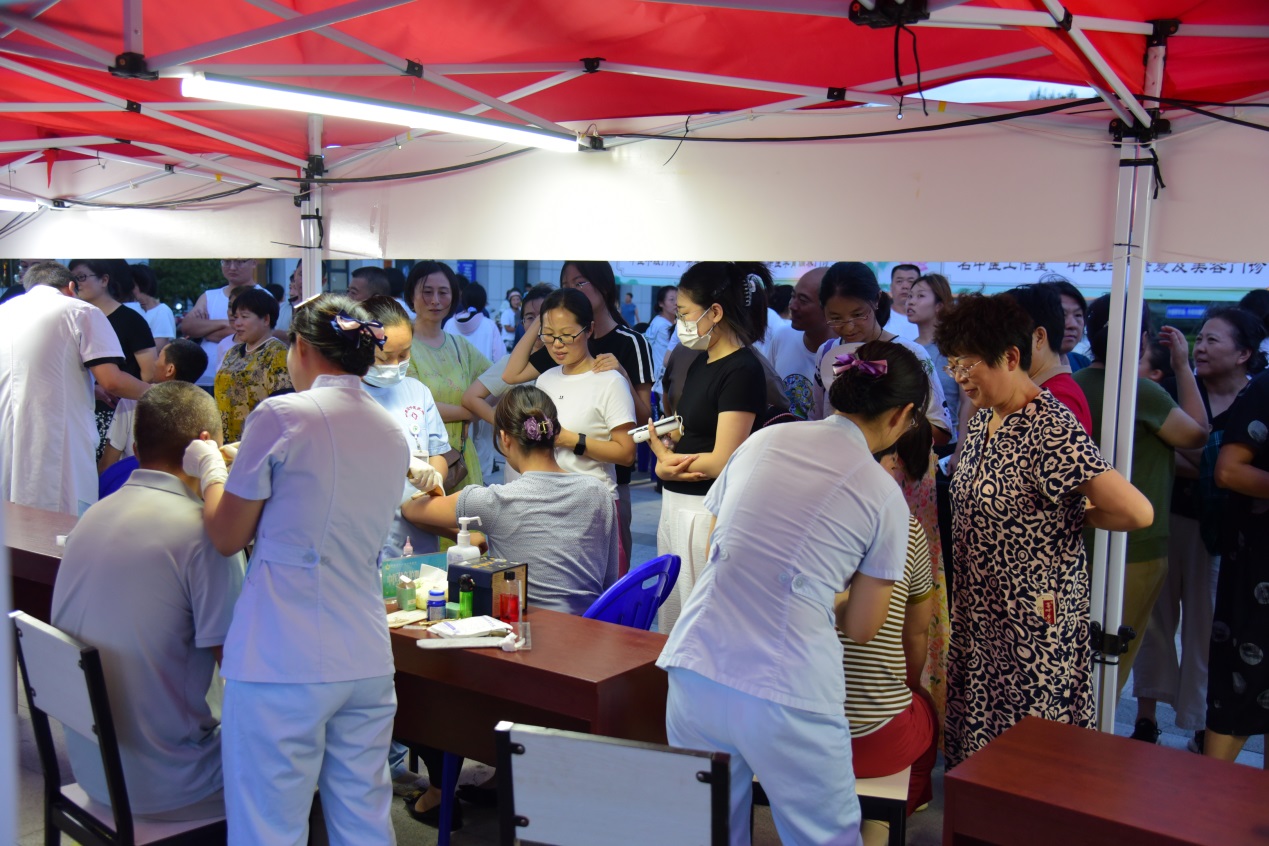 九游体育：青島即墨：“煙火氣”邂逅“本草香”！中醫藥文化夜市掀起養生新潮流(图6)
