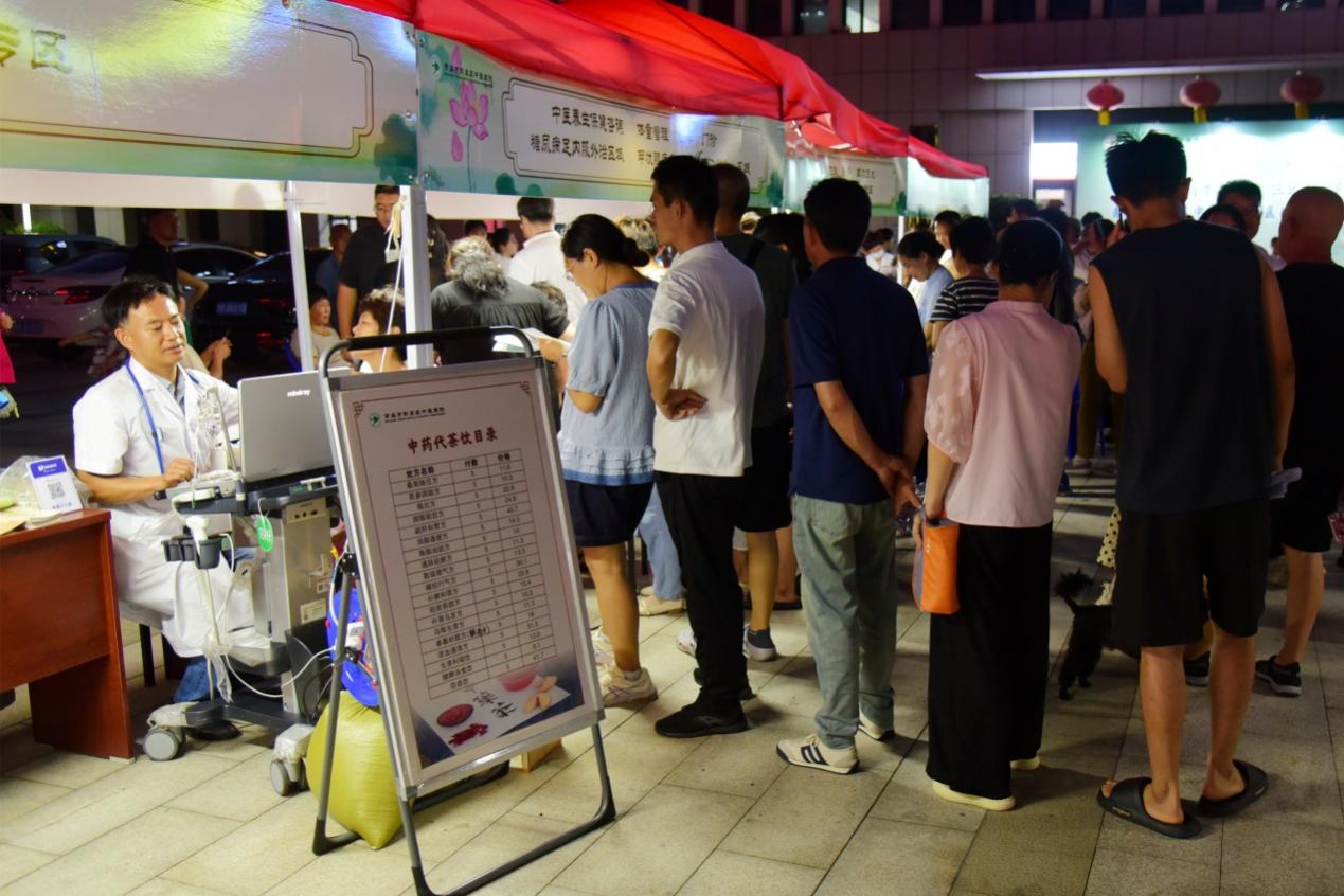 九游体育：青島即墨：“煙火氣”邂逅“本草香”！中醫藥文化夜市掀起養生新潮流(图9)