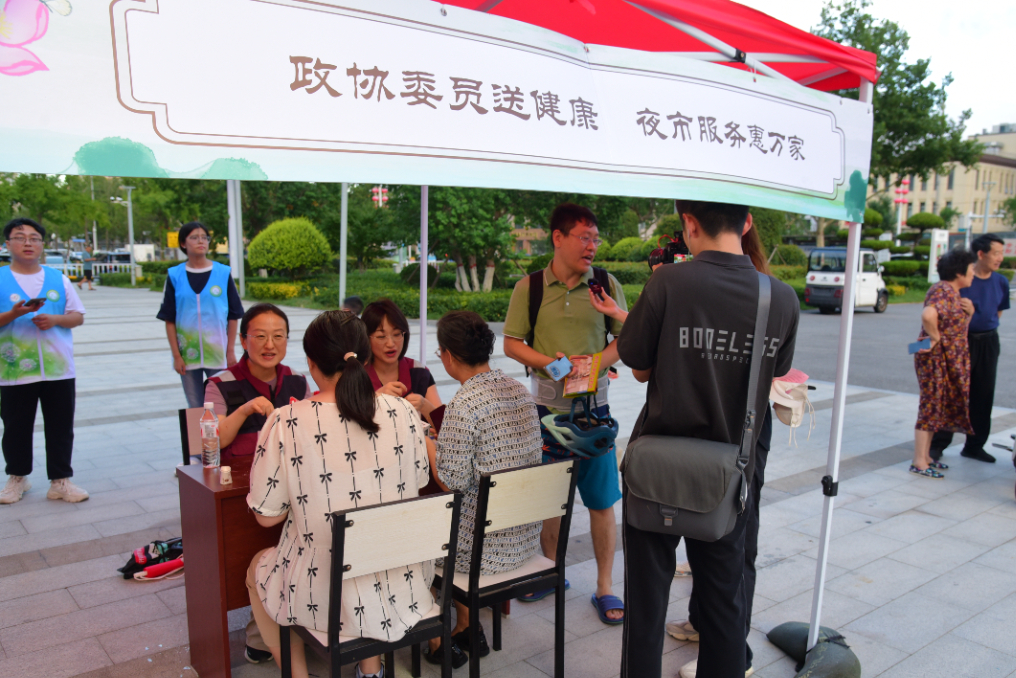 九游体育：青島即墨：“煙火氣”邂逅“本草香”！中醫藥文化夜市掀起養生新潮流(图10)