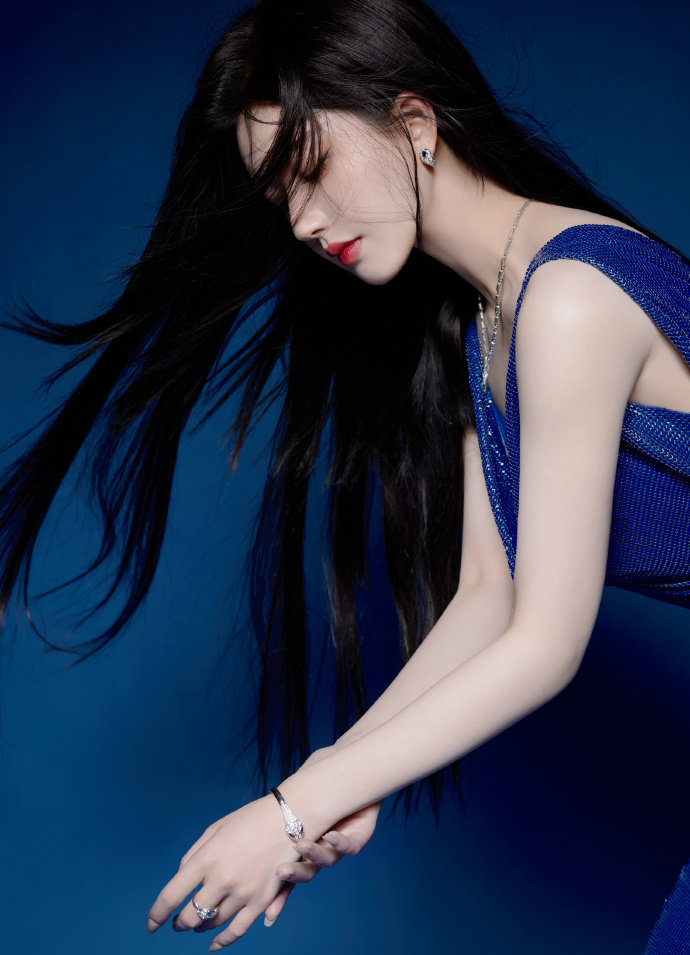 美女露屁屁和奶头无摭挡的软件