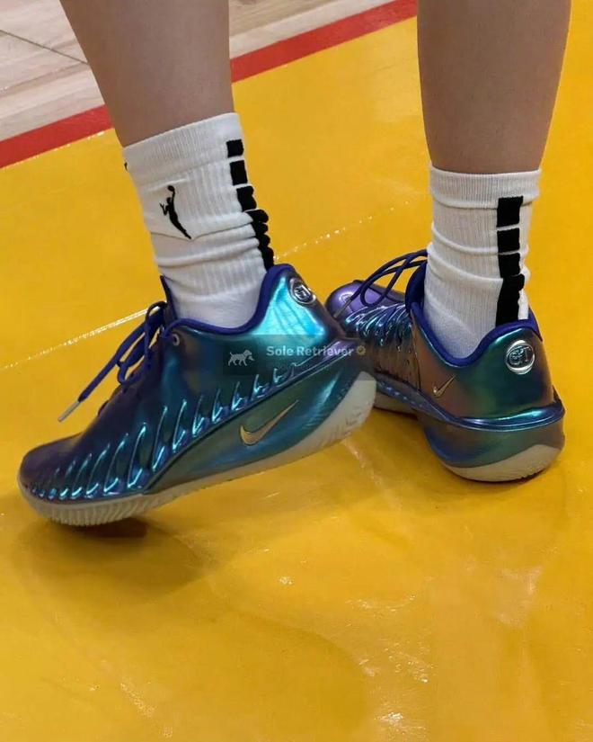 九游体育：年度最强？！Nike最新鞋款曝光！有点酷(图11)