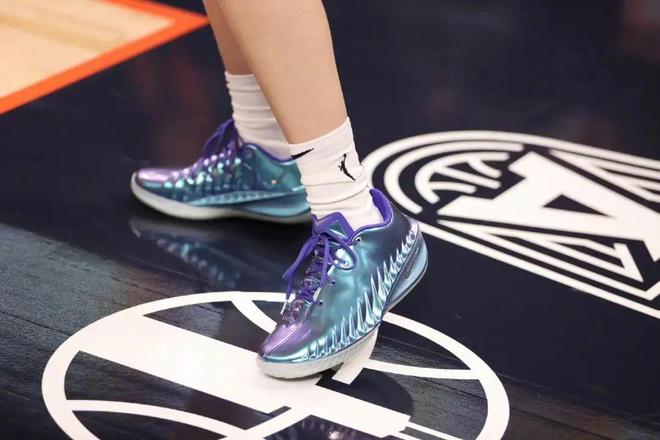 九游体育：年度最强？！Nike最新鞋款曝光！有点酷(图13)