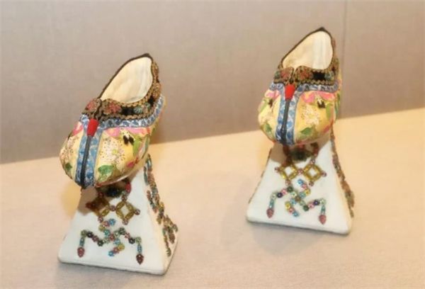 九游体育：从古代鞋子的发展历史浅析“炒鞋”会对品牌鞋业产生什么影响(图5)