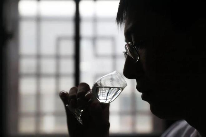 当唐培里侬遇上LV：中国酒企该向国际联名学什么？(图2)