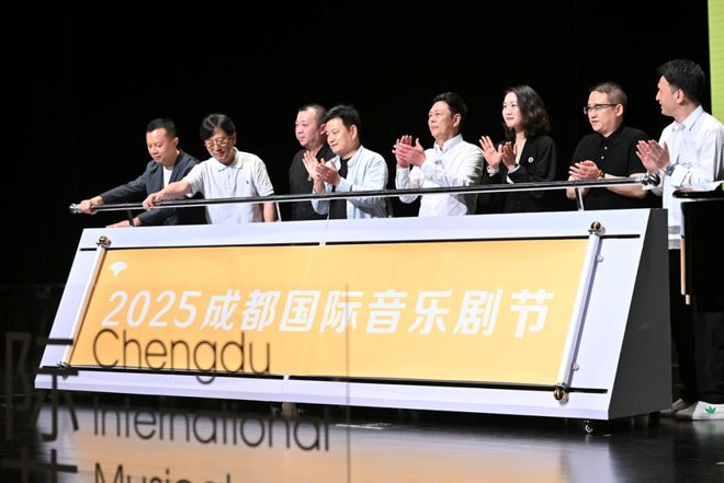 咪豆音乐节8万人；孙燕姿鸟巢演唱会掀抢票热潮；超级草莓7月抵达新疆·乌鲁木齐(图2)