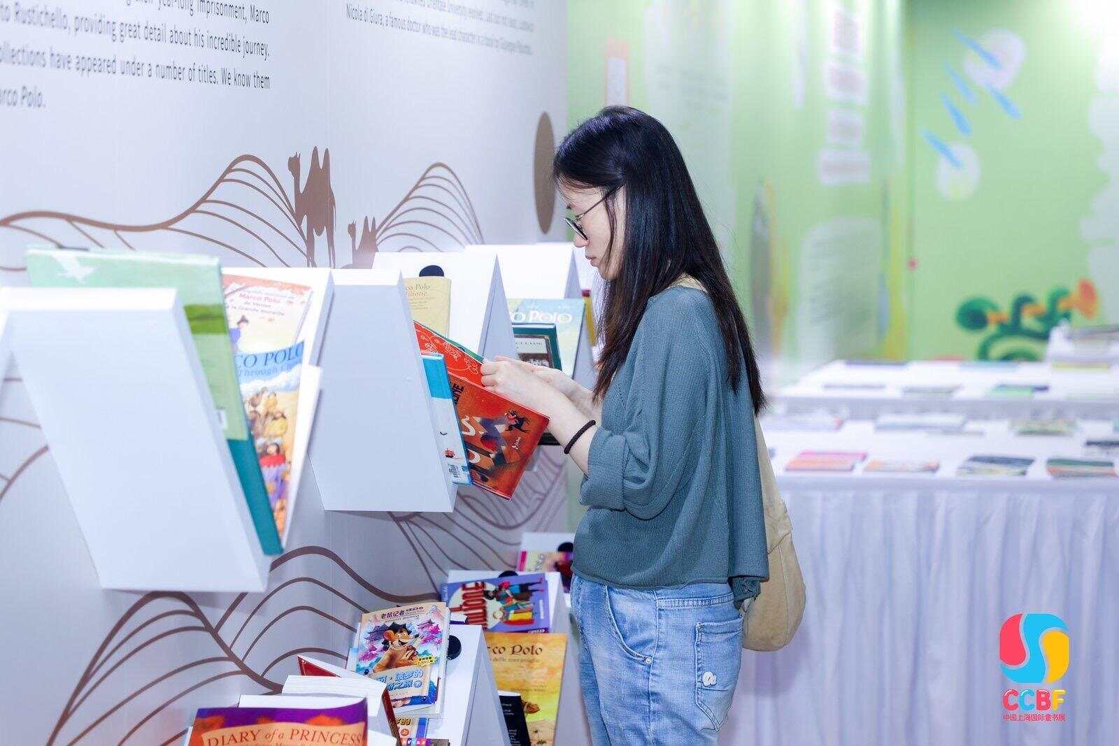 九游app：汇集中外超2万种最新童书第十一届上海国际童书展开幕(图5)